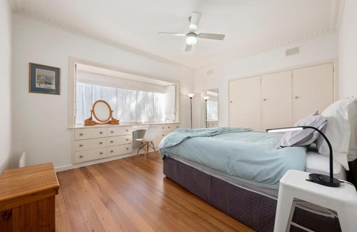 Black Rock Appartement | Spacious, Light filled, One Bedroom House by the Beach