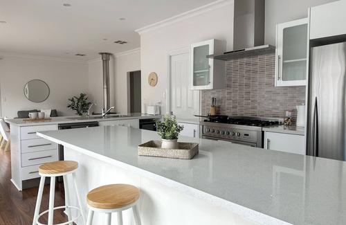 Littlehampton Maison | Spacious Littlehampton Lodge - 4 Bedroom Home with AC