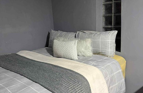 Bakilid Cabine | Spacious lodge in terrific Mandaue City with AC, WiFi