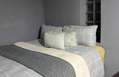 Bakilid Cabine | Spacious lodge in terrific Mandaue City with AC, WiFi