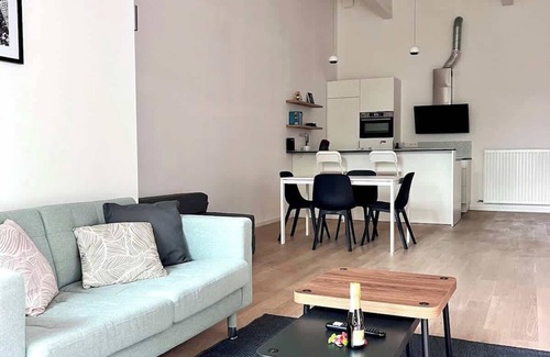 Anderlecht Appartement | Spacious Loft Up to 4 Guests Comfort & Style in Brussel
