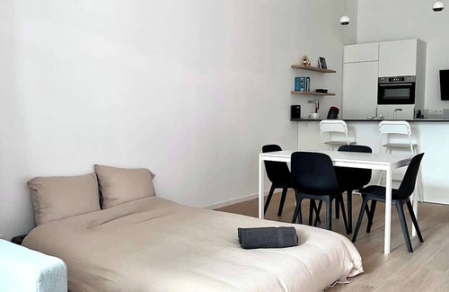 Anderlecht Appartement | Spacious Loft Up to 4 Guests Comfort & Style in Brussel