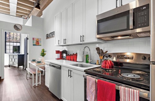 Newark Appartement | ⭐️Spacious LOFT W/King BD + Free Parking Near EWR✈️ NYC🗽❤️ & 🇺🇸 DREAM Mall ⭐️