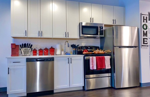 Newark Appartement | ⭐️Spacious LOFT W/King BD + Free Parking Near EWR✈️ NYC🗽❤️ & 🇺🇸 DREAM Mall ⭐️