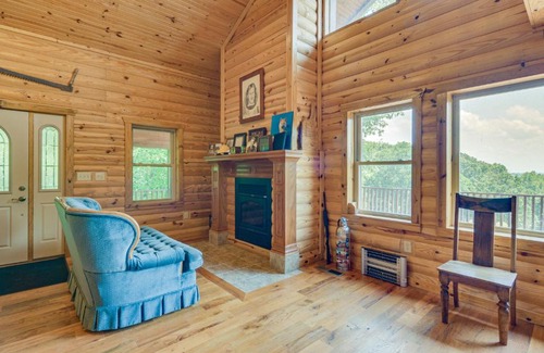 Fairland Maison | Spacious Log Cabin in Fairland, 1 Mi to Grand Lake