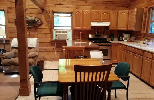 Maple View Cabine | Spacieux Log Cabin situé entre le saumon célèbre et Rivières Oswego