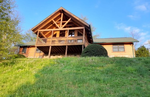 Butler Cabine | Spacious Log Cabin with Breathtaking Views