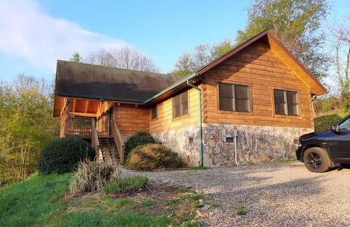 Butler Cabine | Spacious Log Cabin with Breathtaking Views