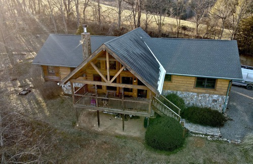 Butler Cabine | Spacious Log Cabin with Breathtaking Views
