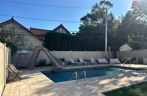 Long Beach Maison | Spacious Long Beach 4-bedroom house, giant pool deck, steps to beach & train