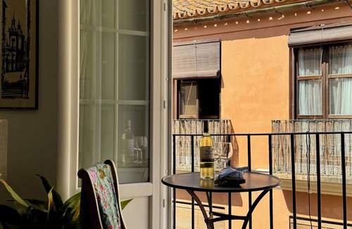 La Goleta Appartement | Appartement traditionnel spacieux et lumineux avec 3 balcons, dans immeuble protégé