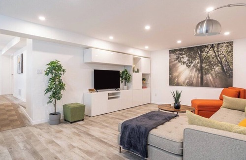 Brantford Appartement | Spacious Luxury Apt w/ King Bed - Central Location