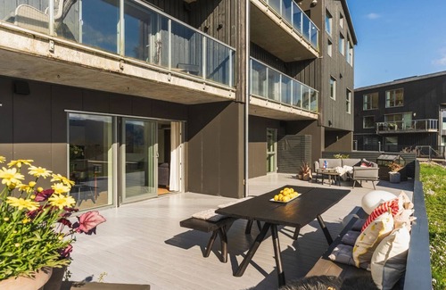 Laksevag Appartement | Spacious Luxury, Terrace + Parking