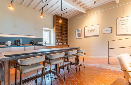 Chateauneuf-le-Rouge Appartement | Spacious, modern loft in a château near Aix.