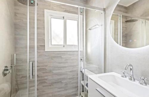 Valle de los Galanes Maison | Spacious Malaga House with private walled-in yard