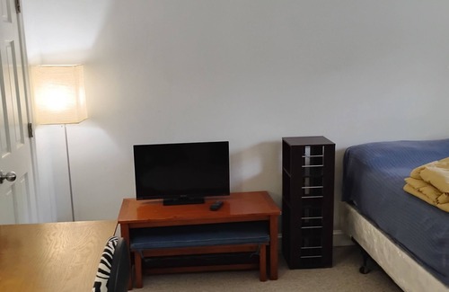 Burleith - Hillandale Lit Et Petit-Déjeuner | Spacious Master Bedroom, attached bath. Six blocks to Georgetown U. USD 2000