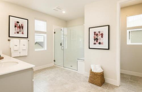 Peters Maison | Spacious Master Bedroom with Private Bath in Manteca Home