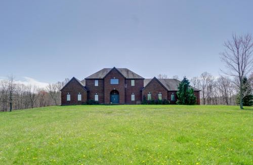 McArthur Maison | Spacious McArthur Home Private Hot Tub and Pond!