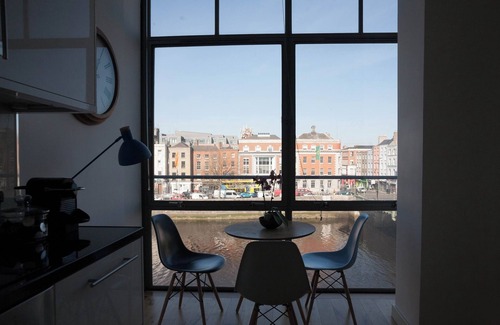 The Liberties Appartement | Spacious, modern 2-bed in Temple Bar with views across the City