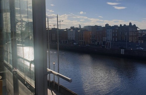 The Liberties Appartement | Spacious, modern 2-bed in Temple Bar with views across the City