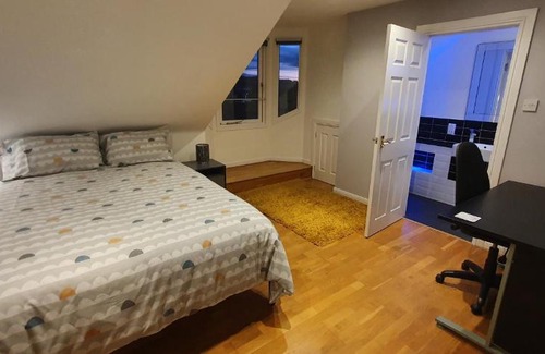Broughty Ferry Appartement | Spacious, modern 3 bedroom luxury flat in centre location