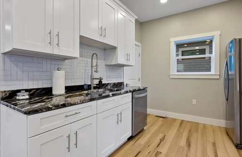 Near East Columbus Maison | Spacious Modern 3 BR 2.5Bath Central Free Parking