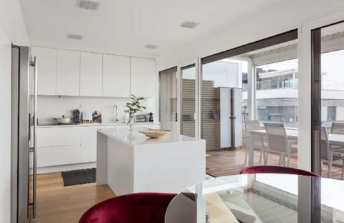 Sao Domingos de Benfica Appartement | Spacious Modern 3BR Apartment with Terrace & City Views near Luz Stadium Benfica