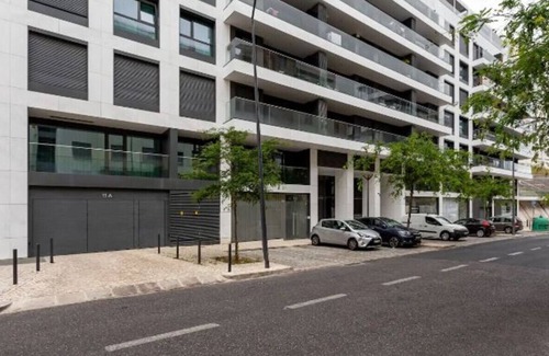 Sao Domingos de Benfica Appartement | Spacious Modern 3BR Apartment with Terrace & City Views near Luz Stadium Benfica