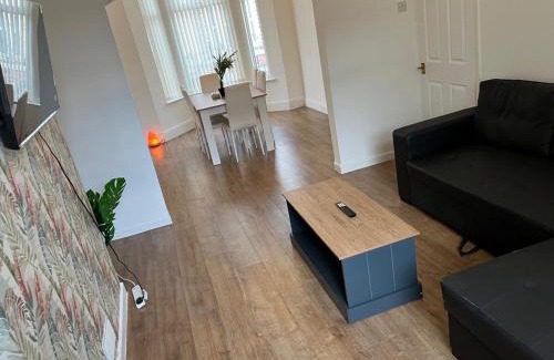 Anfield Maison | Spacious, Modern 3BR House, LFC, Free Parking