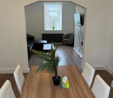 Anfield Maison | Spacious, Modern 3BR House, LFC, Free Parking
