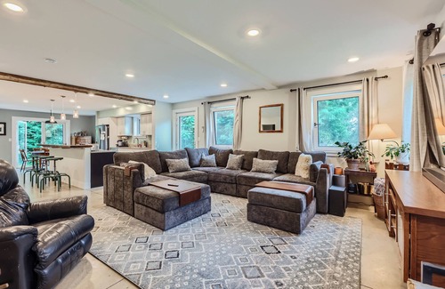 Ithaca Maison | Spacious, modern 4-BR house in serene wooded setting just minutes from downtown