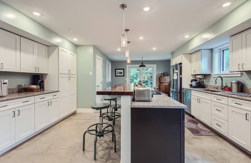 Ithaca Maison | Spacious, modern 4-BR house in serene wooded setting just minutes from downtown