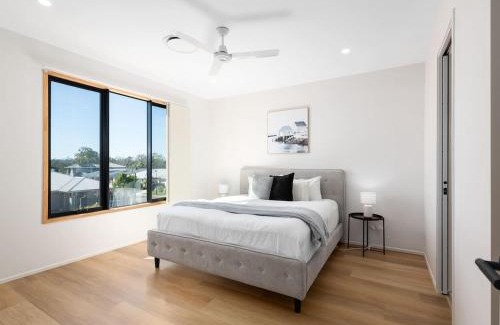 Pallara Maison | Spacious Modern 6BR Family Home in Pallara QLD