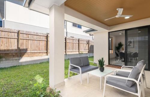 Pallara Maison | Spacious Modern 6BR Family Home in Pallara QLD