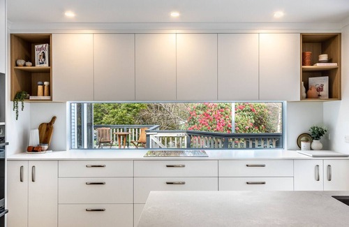 Raumati Beach Maison | Spacious Modern Coastal Haven, 5 minutes to the beach, shops and walking tracks.