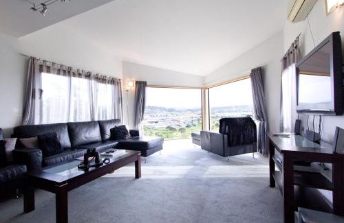 Wellington Maison | Spacious modern executive home