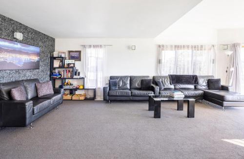 Wellington Maison | Spacious modern executive home