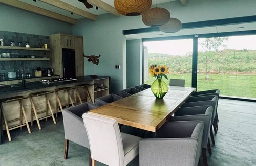 Mogale City Autre | Spacious modern farmhouse on 16 hectares