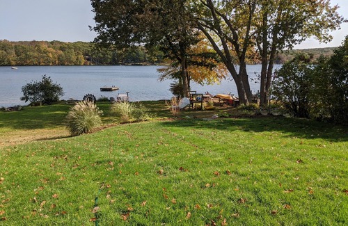 Andover Maison | Spacious modern home on private lake