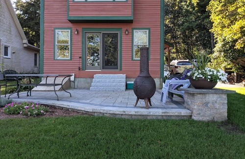 Andover Maison | Spacious modern home on private lake