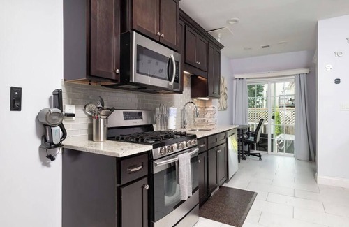 Everett Copropriété | Grande et moderne maison de luxe en duplex près de Boston et Cambridge avec parking gratuit