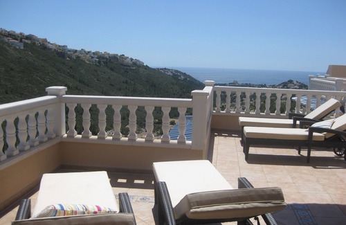 L'Alcassar Villa | Spacieuse villa moderne. 3 terrasses ensoleillées, piscine privée et superbes vues. Wifi gratuit