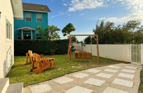 Nassau Villa | Spacious Modern Villa Near Ocean & Palm Cay Marina
