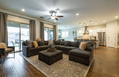 Queen Creek Maison | Spacious Monthly Stay: Heated Pool, Spa, Sleeps 14