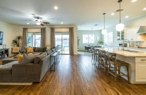 Queen Creek Maison | Spacious Monthly Stay: Heated Pool, Spa, Sleeps 14