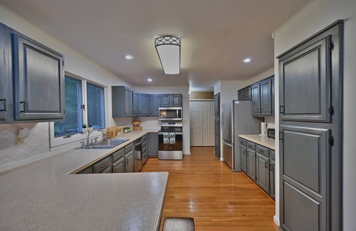 Jim Thorpe Maison | Spacious Mountain Home with Fireplace, Game Room in Bear Creek Lake Community!