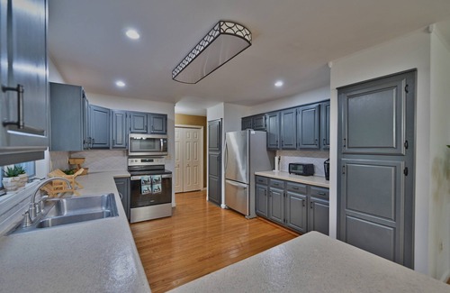 Jim Thorpe Maison | Spacious Mountain Home with Fireplace, Game Room in Bear Creek Lake Community!