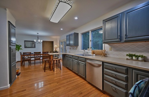 Jim Thorpe Maison | Spacious Mountain Home with Fireplace, Game Room in Bear Creek Lake Community!