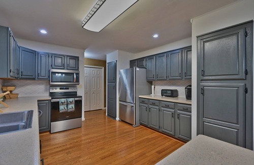 Jim Thorpe Maison | Spacious Mountain Home with Fireplace, Game Room in Bear Creek Lake Community!