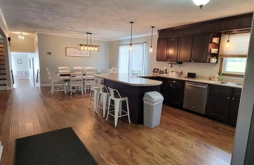 Sugar Grove Maison | Spacious Mountain Retreat – Sleeps 12 – Pool, Hot Tub, Peaceful & Beautiful!